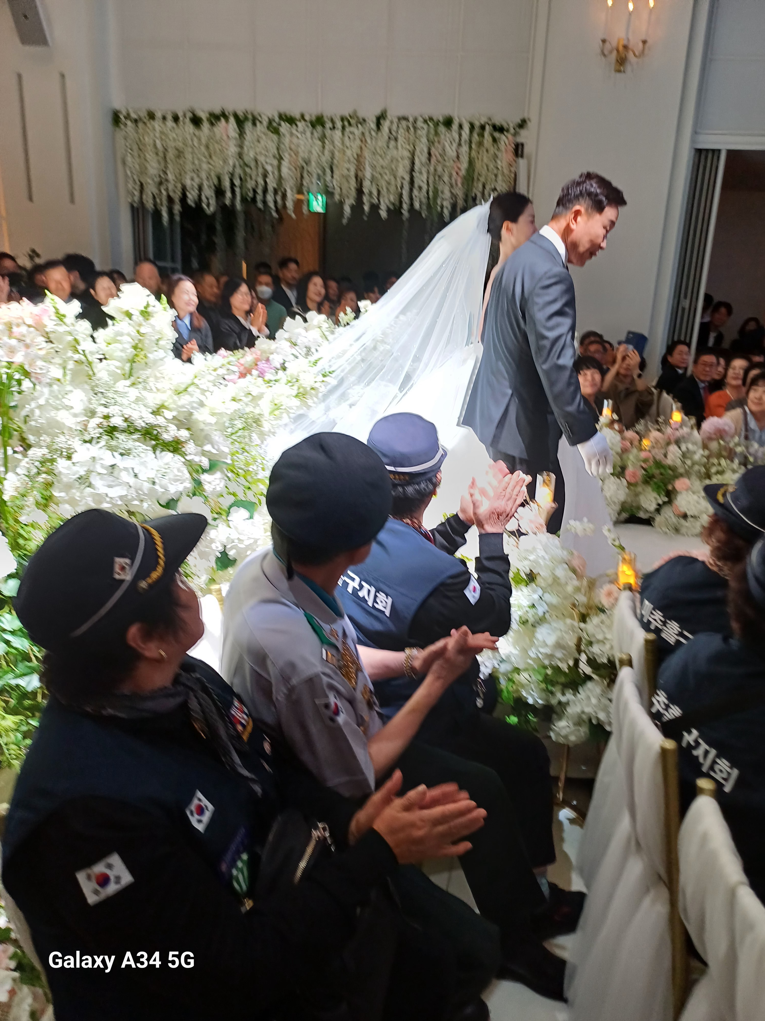 KakaoTalk_20260521_결혼식사진1.jpg